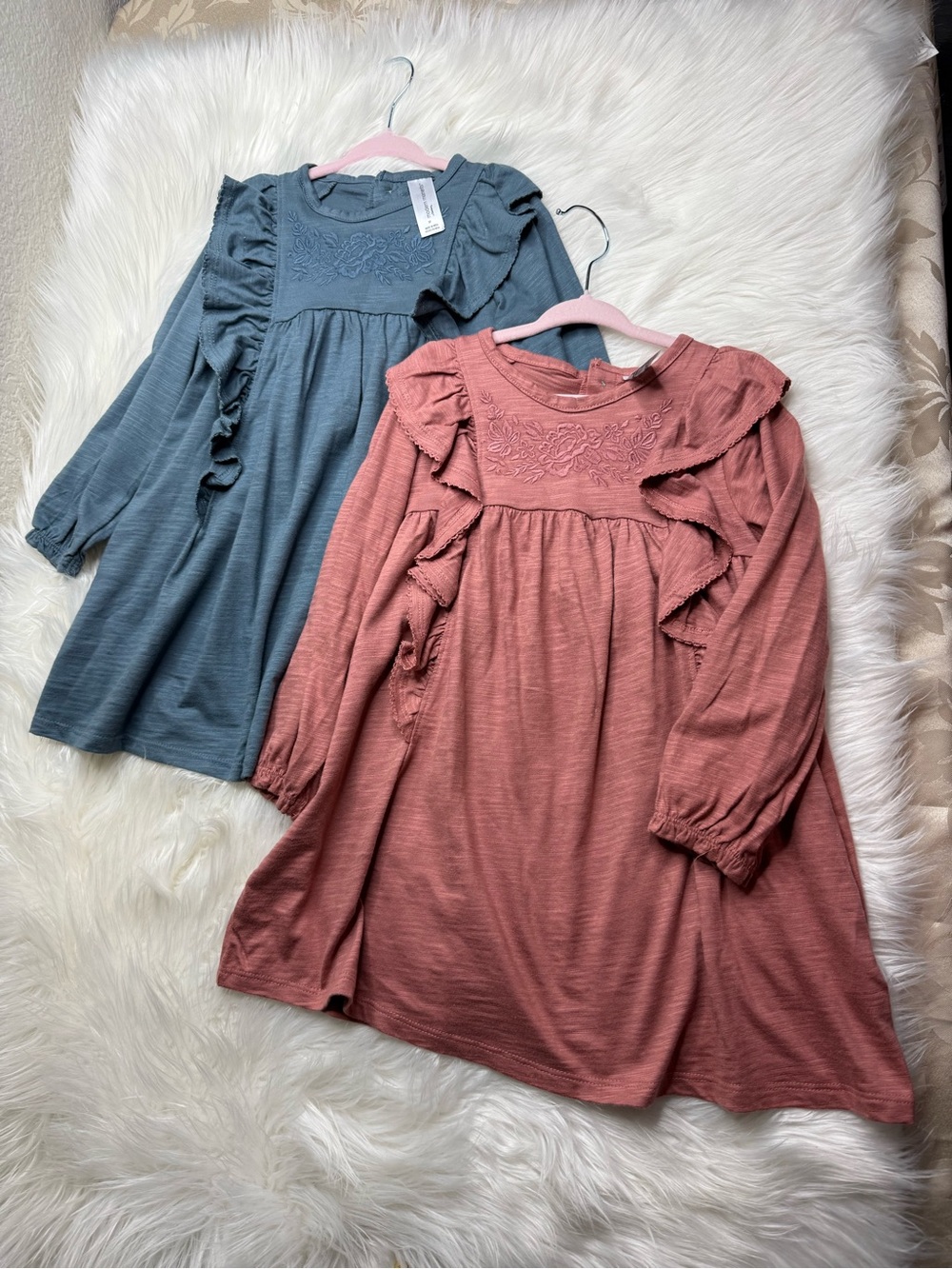 Long-sleeved ruffle dresses for girls, in dusty pink and dusty blue.